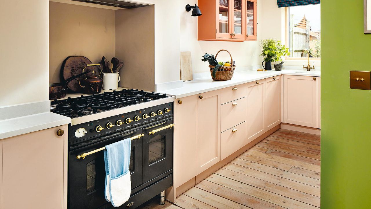 Kitchen with wall cabinets and range cooker 