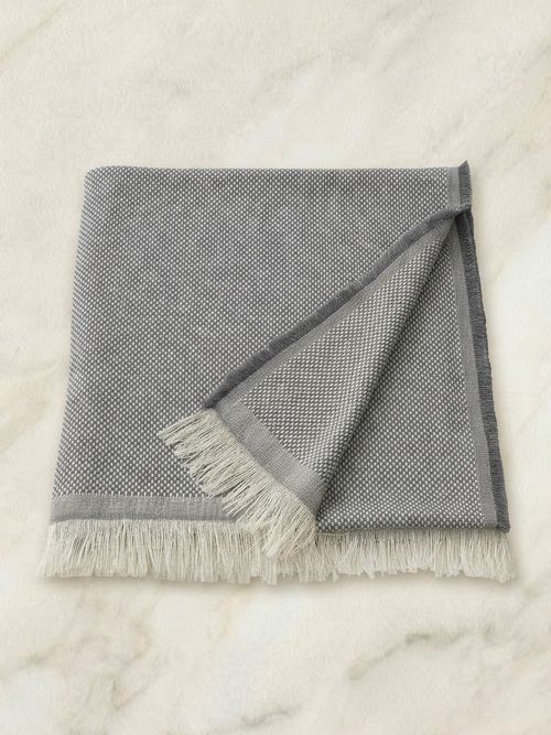 R&Ouml;nnb&Auml;rsmal Throw