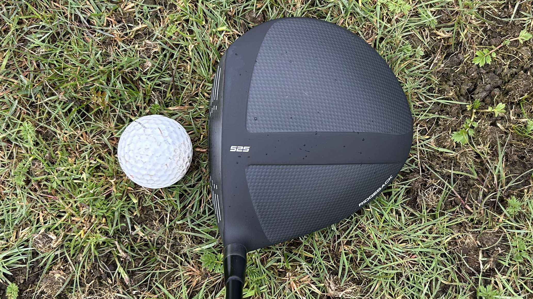 Photo of the Tour Edge Hot Launch E525 Driver at address