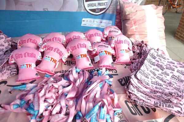 The official 2012 Giro d'Italia souvenirs
