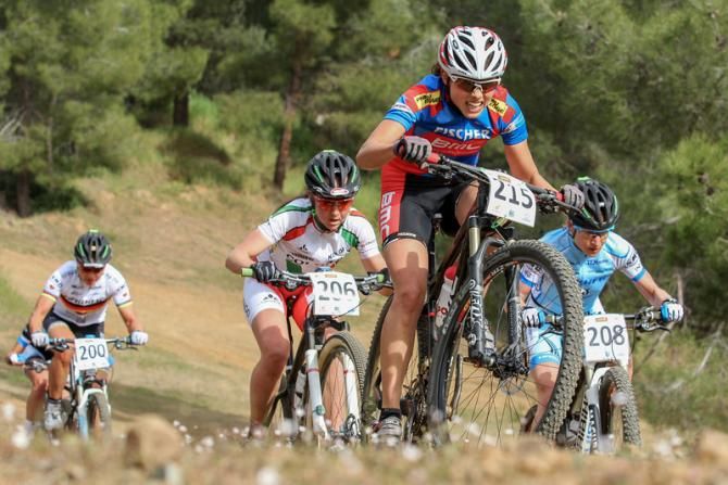 Corinna Gantenbein, Eva Lechner, Adelheid Morath in the chase group