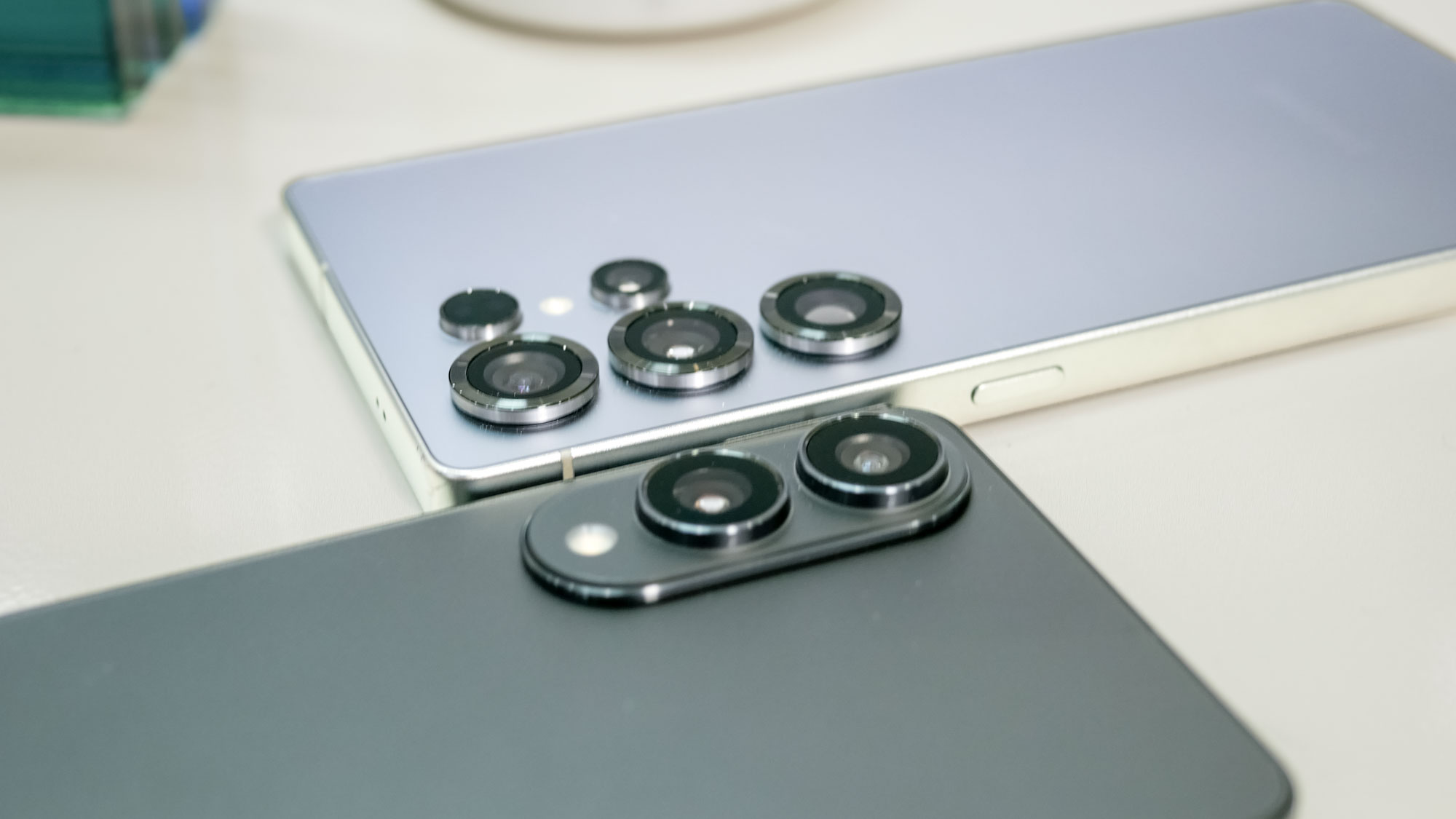Galaxy S25 Edge vs Galaxy S25 Ultra.