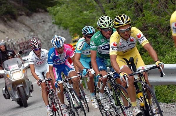 Di Luca follows Gilberto Simoni (Saunier Duval-Prodir).