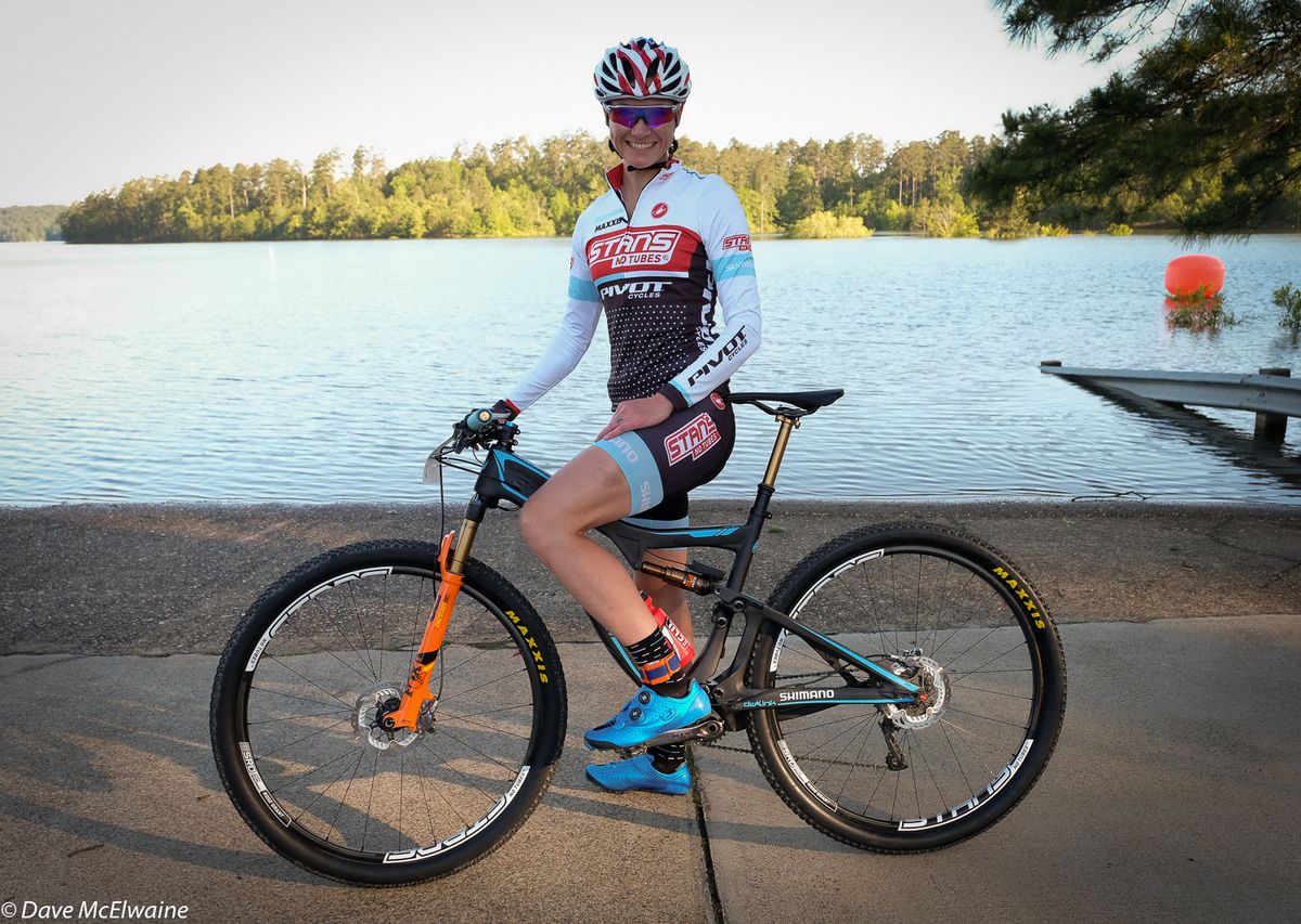 Three-time marathon champion Rose Grant (Stans NoTubes-Pivot) before the race