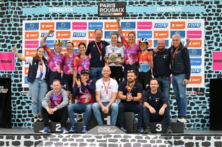 The entire SD Worx-Protime squad celebrate Paris-Roubaix Femmes victory at the Vélodrome André-Petrieux 