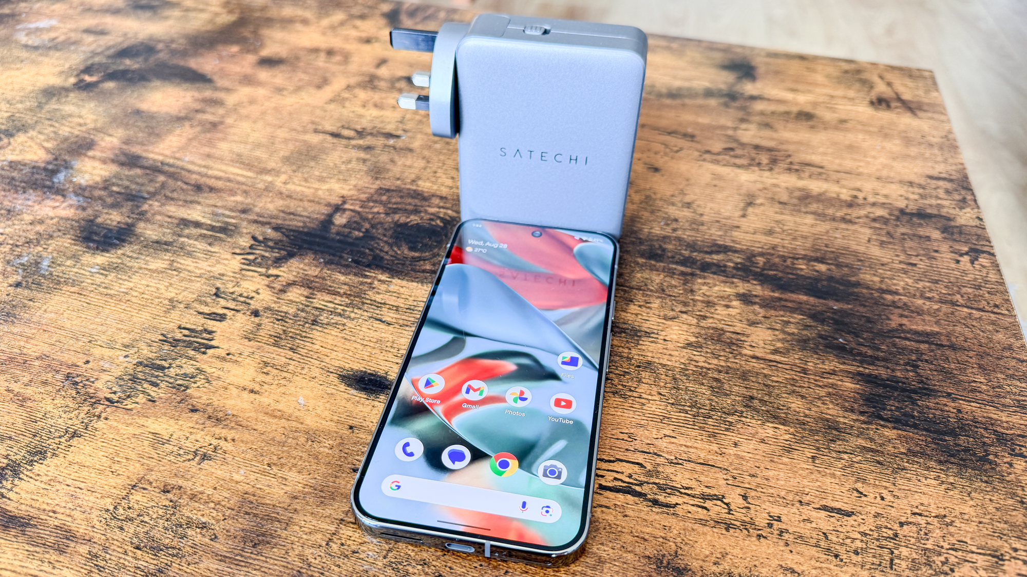 Google Pixel 9 Pro XL with Satechi Travel Charger