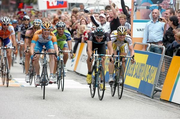 Tyler Farrar (Garmin - Transitions) edged out Edvald Boasson Hagen (Sky) and Andr&eacute; Greipel (HTC - Columbia) for the win.