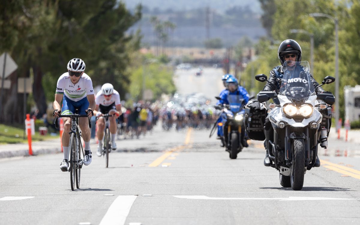 Marshall's gap started to shrink after a few laps allowing Alex Gustin from LUX-CTS p/b Specialized to bridge across.