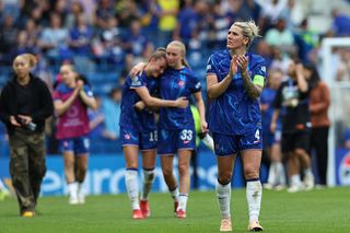  Millie Bright (R) applauds fans after the UEFA Women's Champions League league semi-final second leg football match between Chelsea and Barcelona at Stamford Bridge in London on April 27, 2025. Barcelona won the game 4-1 and the tie 8-2 on aggregate. 