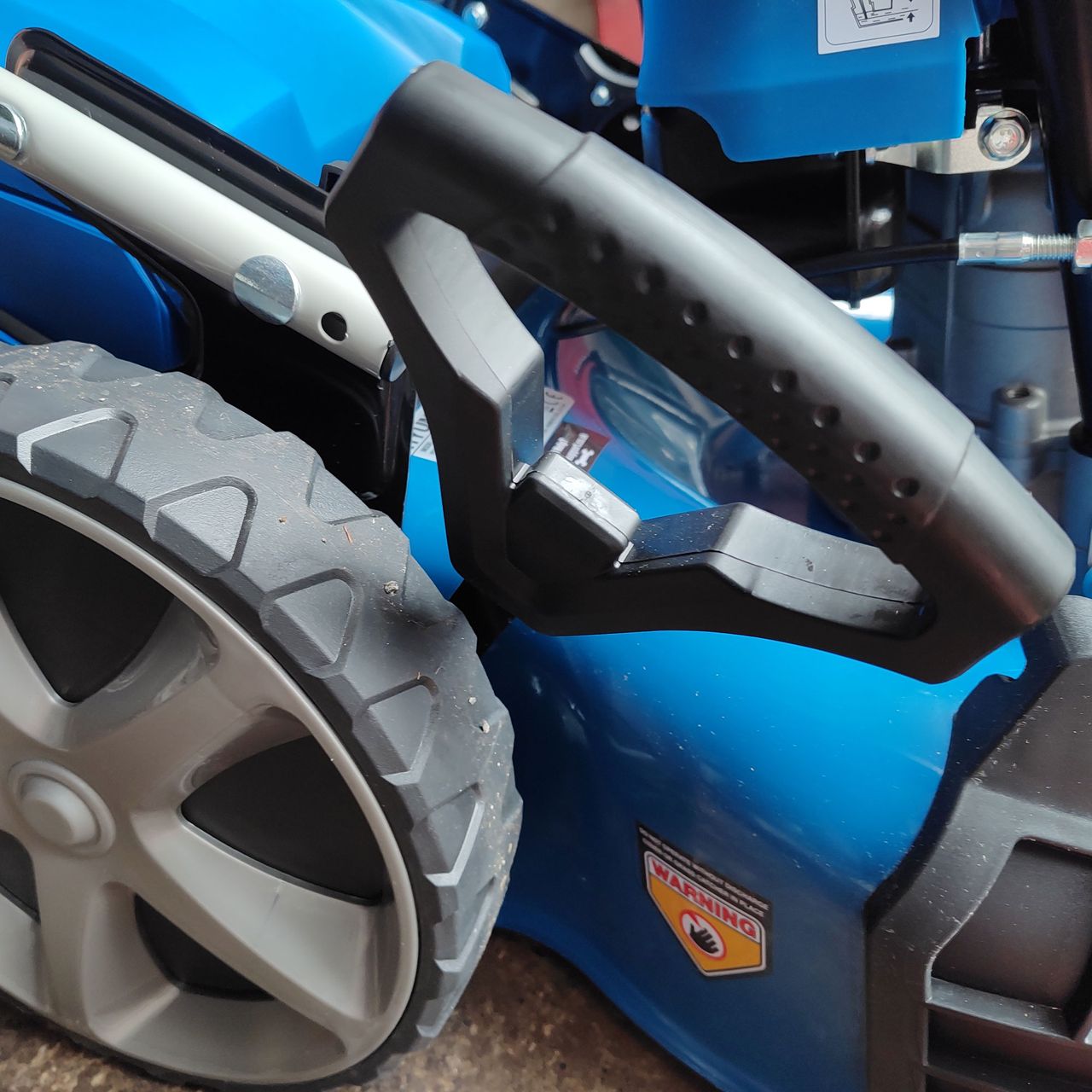 Hyundai HYM510SP Petrol Lawn Mower pull lever