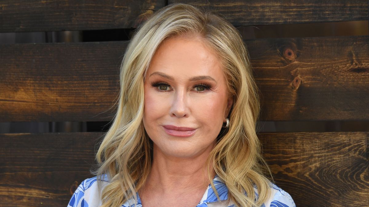 Kathy Hilton’s kitchen cabinet color scheme will set trends in 2024 |