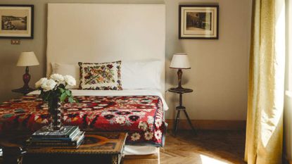 Immobila, Cairo hotel room