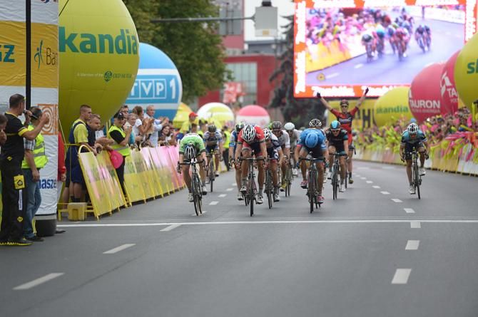 The bunch sprint barrels into Rzeszow