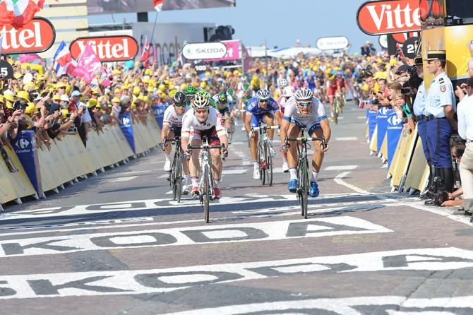 Marcel Kittel gets the win over Andre Greipel in Saint-Malo