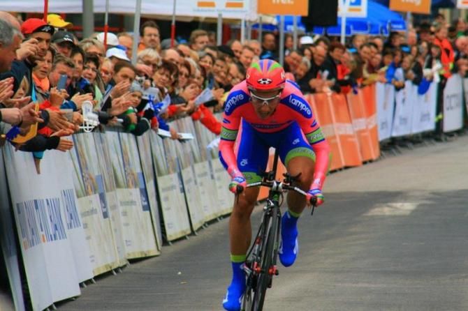 Malori en route to victory in the TT