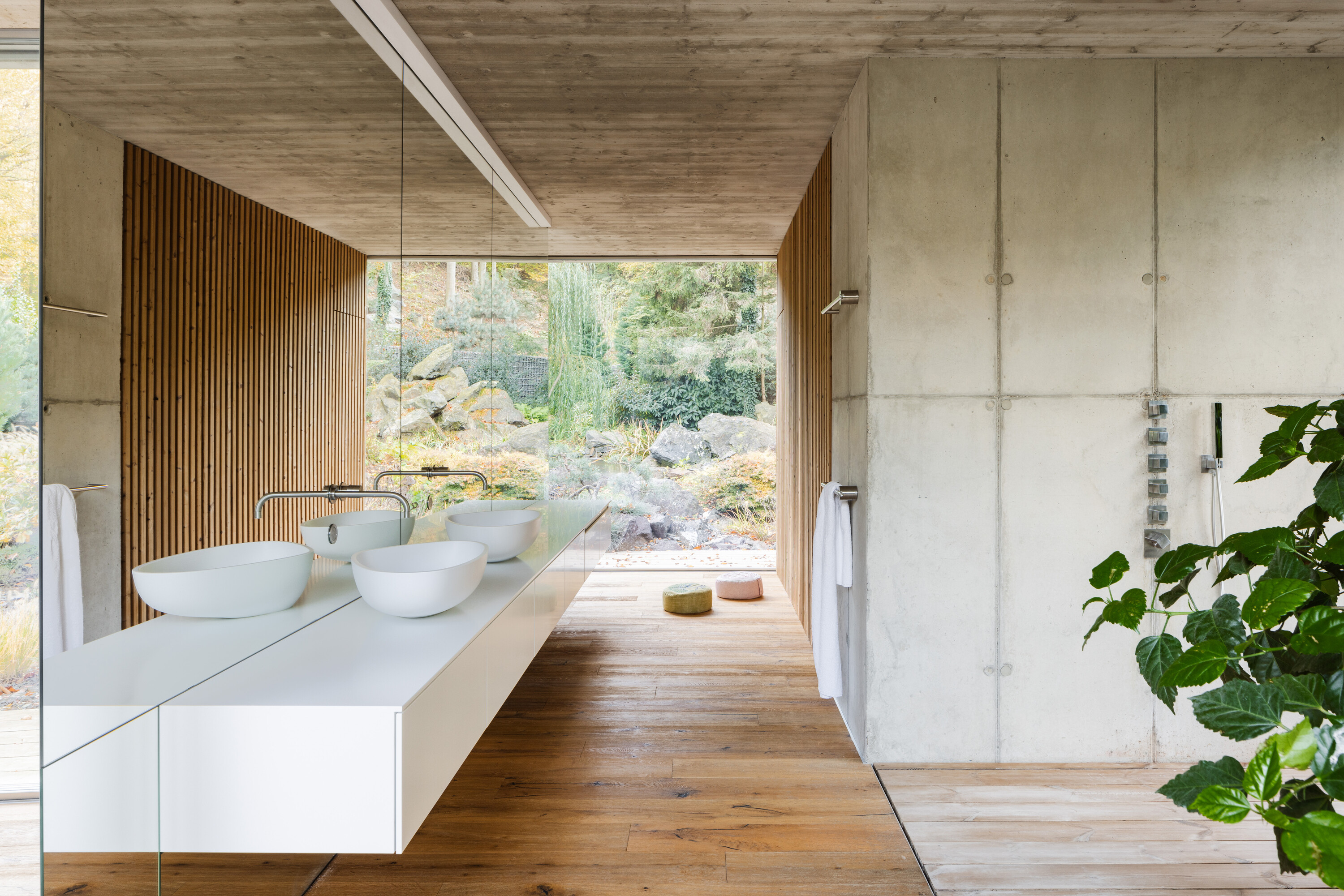 The primary bathroom in the Banánka house