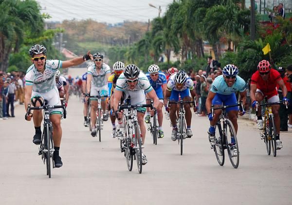 Guillaume Boivin (Spidertech p/b Planet Energy) sprints to a win.