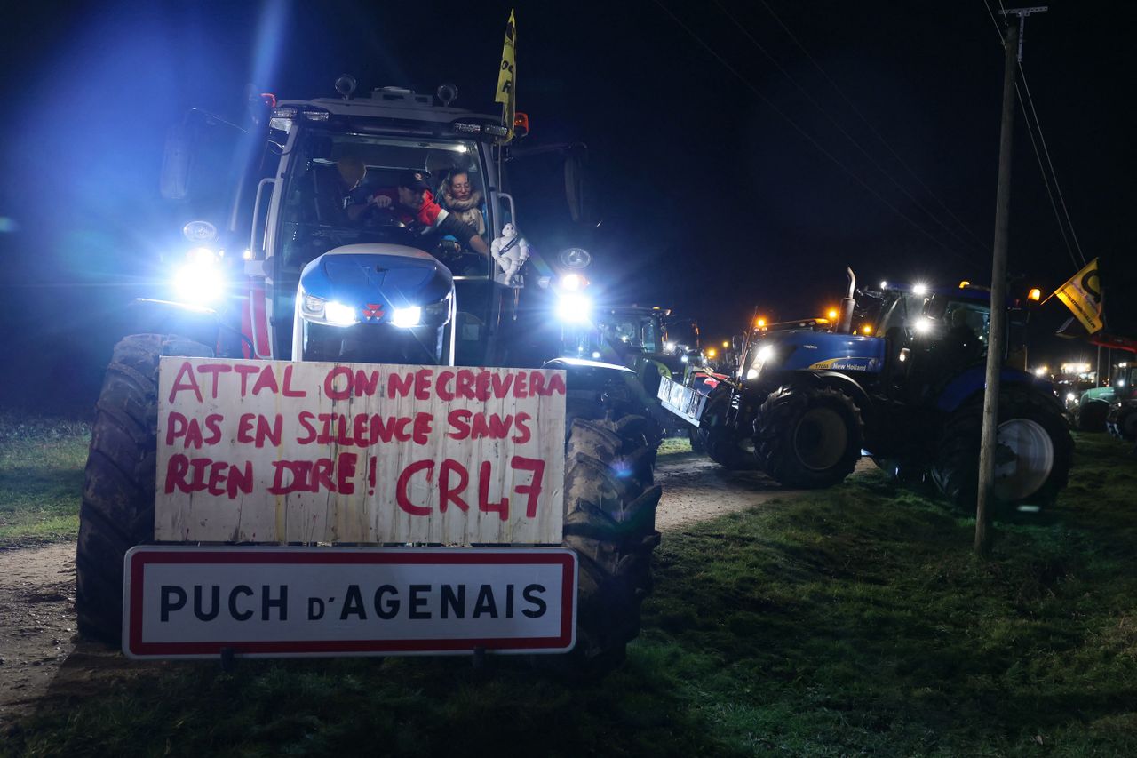 French farmers on their way to Paris to protest