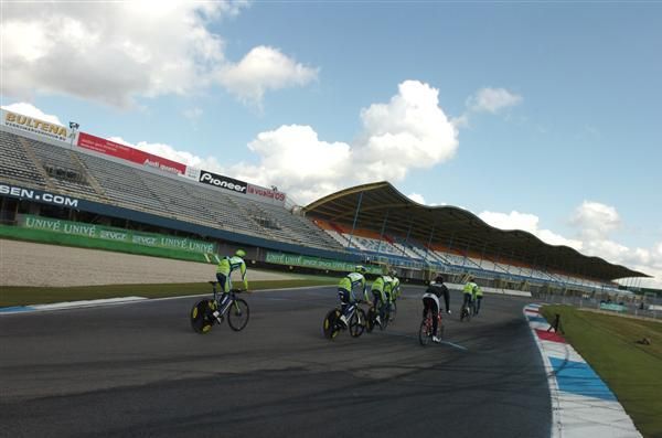 Liquigas make their way through the red, white and blue of the Assen ripple-strips