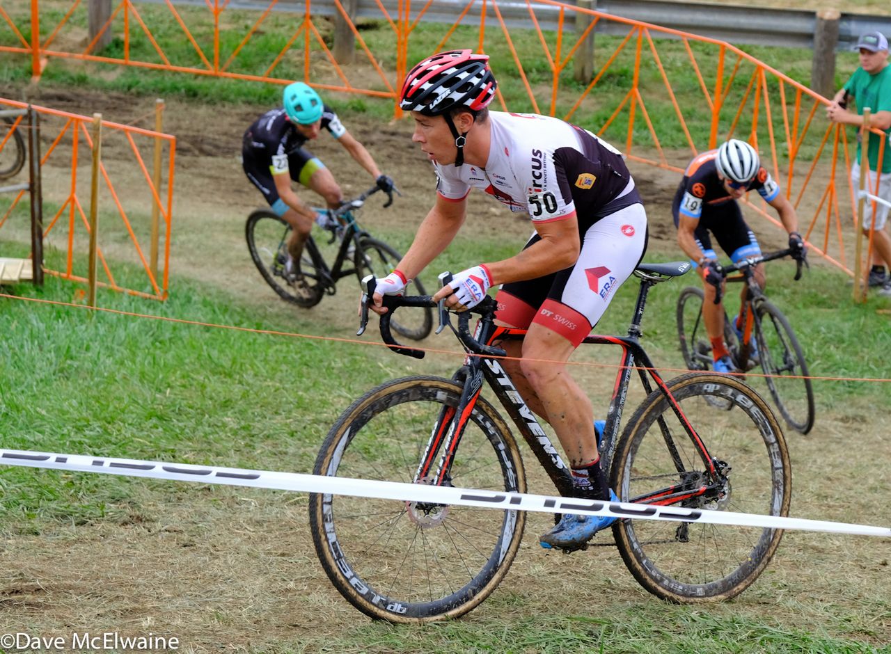 Laurens Sweeck (Era-Circus) chasing the leaders during lap three