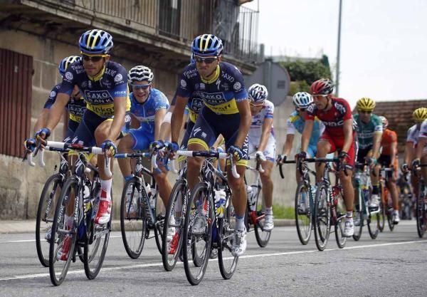 The peloton was in relaxed mood early on.