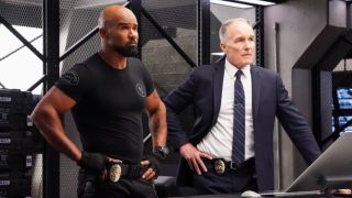 Pictured (L-R): Shemar Moore as Daniel “Hondo” Harrelson and Patrick St. Esprit Commander Robert Hicks stnading with thier hands on their hips looking concerned.