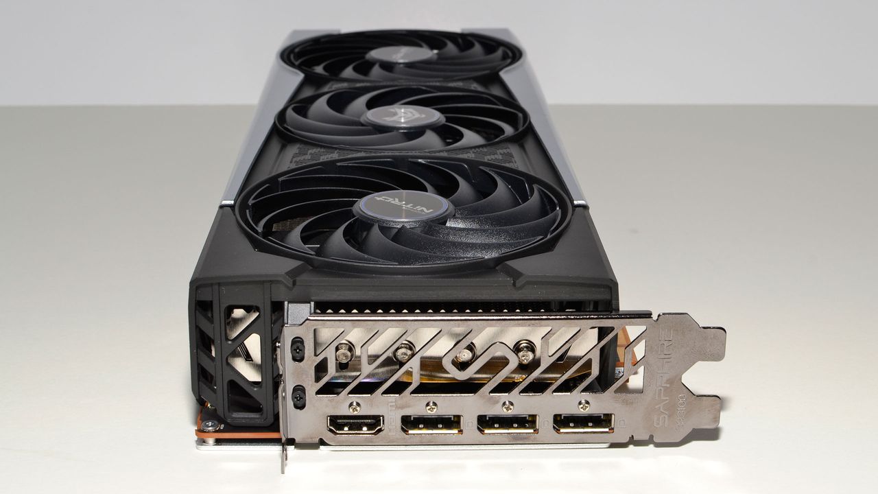 Sapphire Radeon RX 6800 XT Nitro+ photos