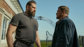 From left to right: Olivier Richters (Paulie) and Alan Ritchson (Jack Reacher) facing each other. 