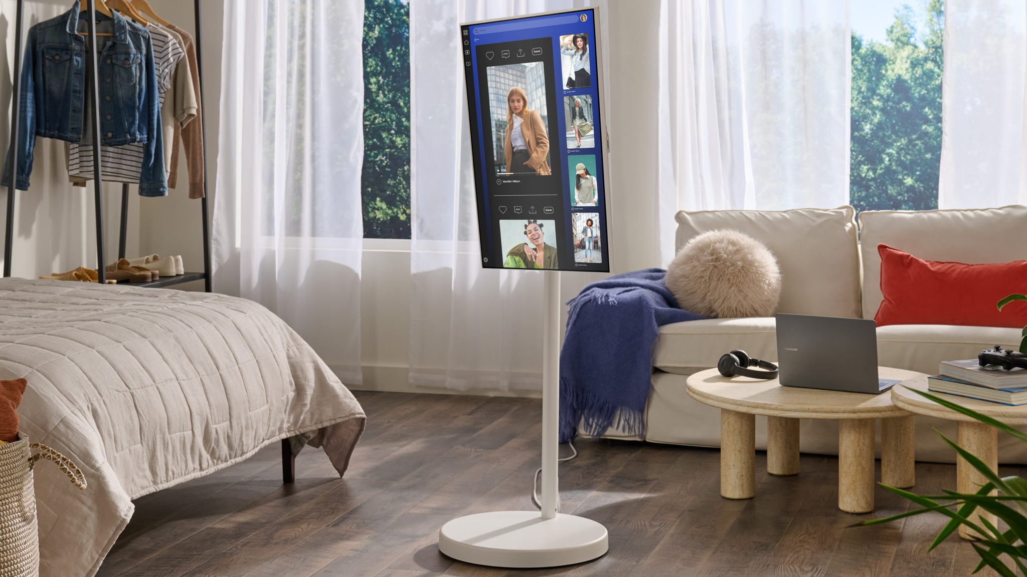 Samsung The Movingstyle showing fashion images in a bedroom