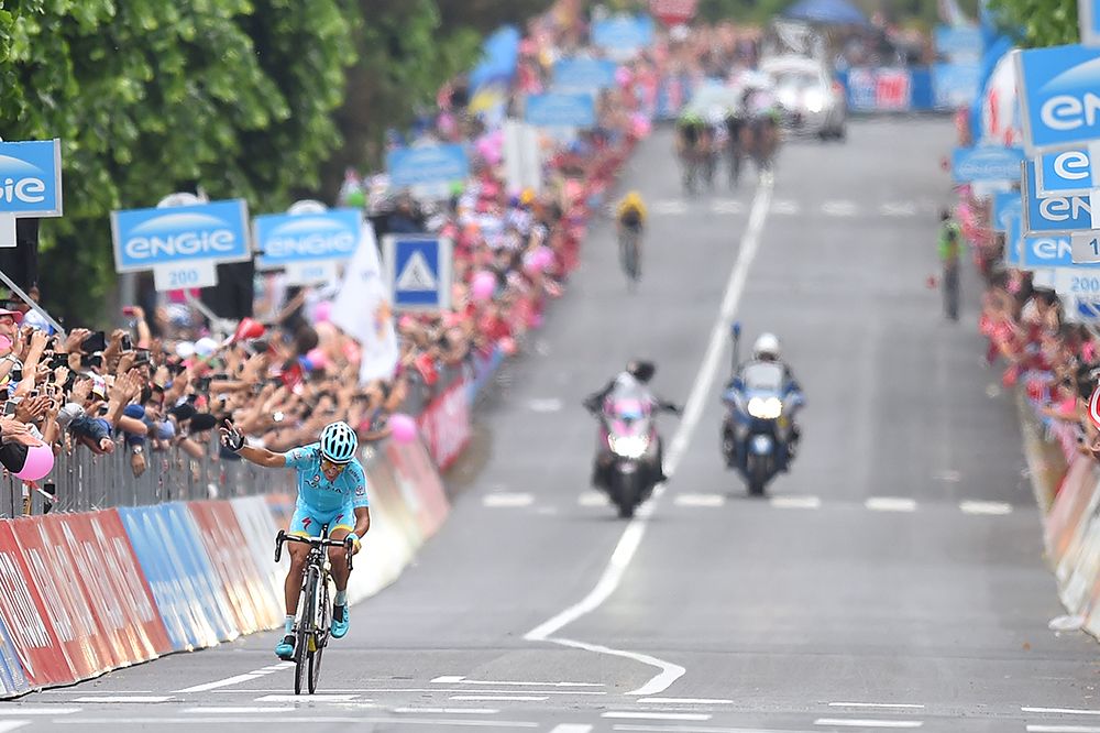 Paolo Tiralongo (Astana) has a clear winning margin