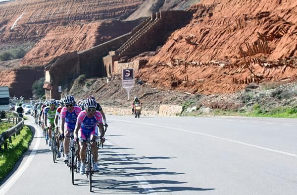 Manuele Mori (Lampre-Farnese Vini) leads the peloton with 10 kilometres remaining in stage four.