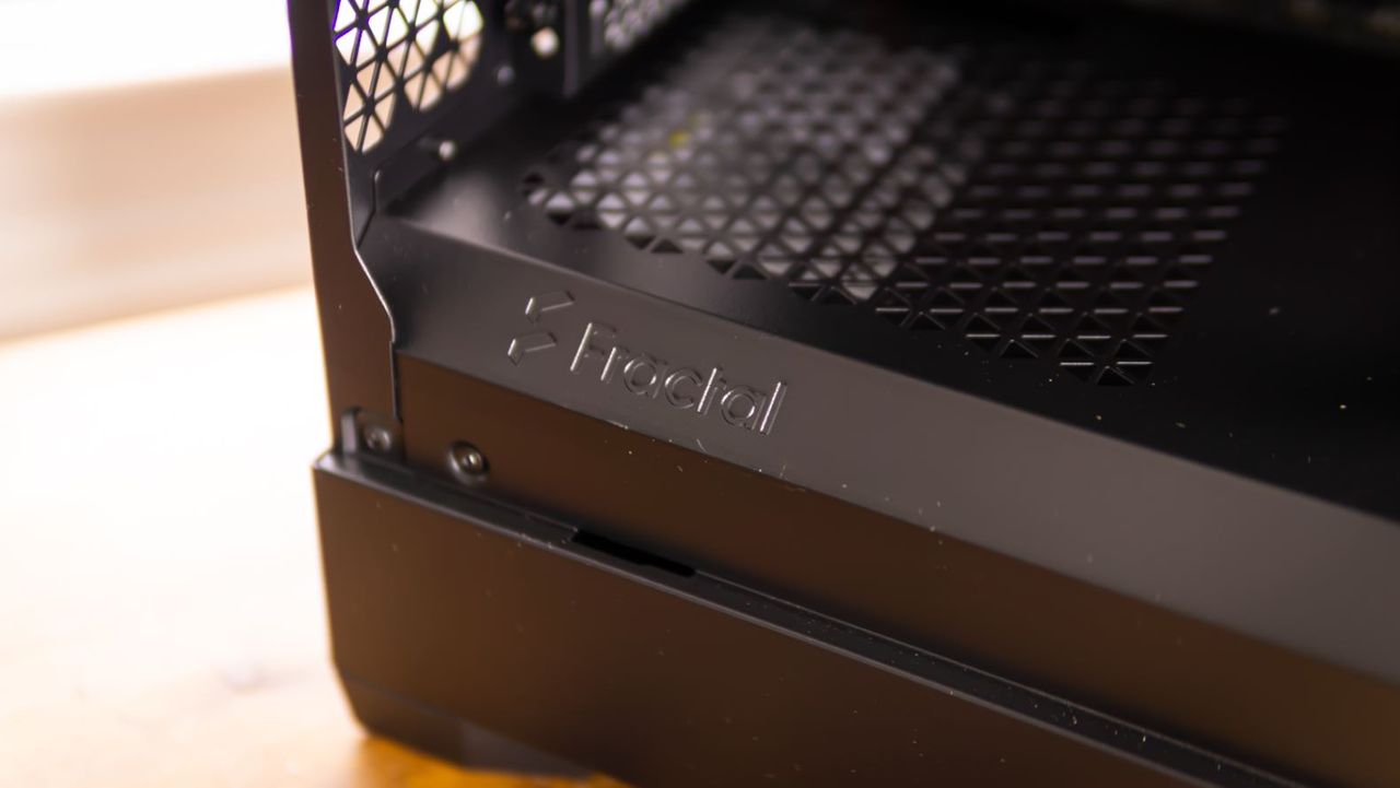 Fractal Design Pop Silent Scratches Shroud