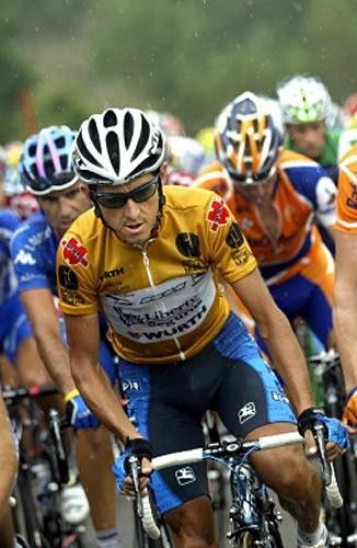 Roberto Heras (Liberty Seguros) in his first day in gold