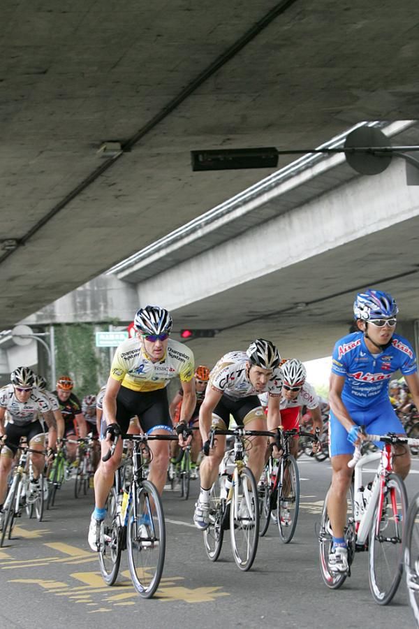 The peloton on stage 4.