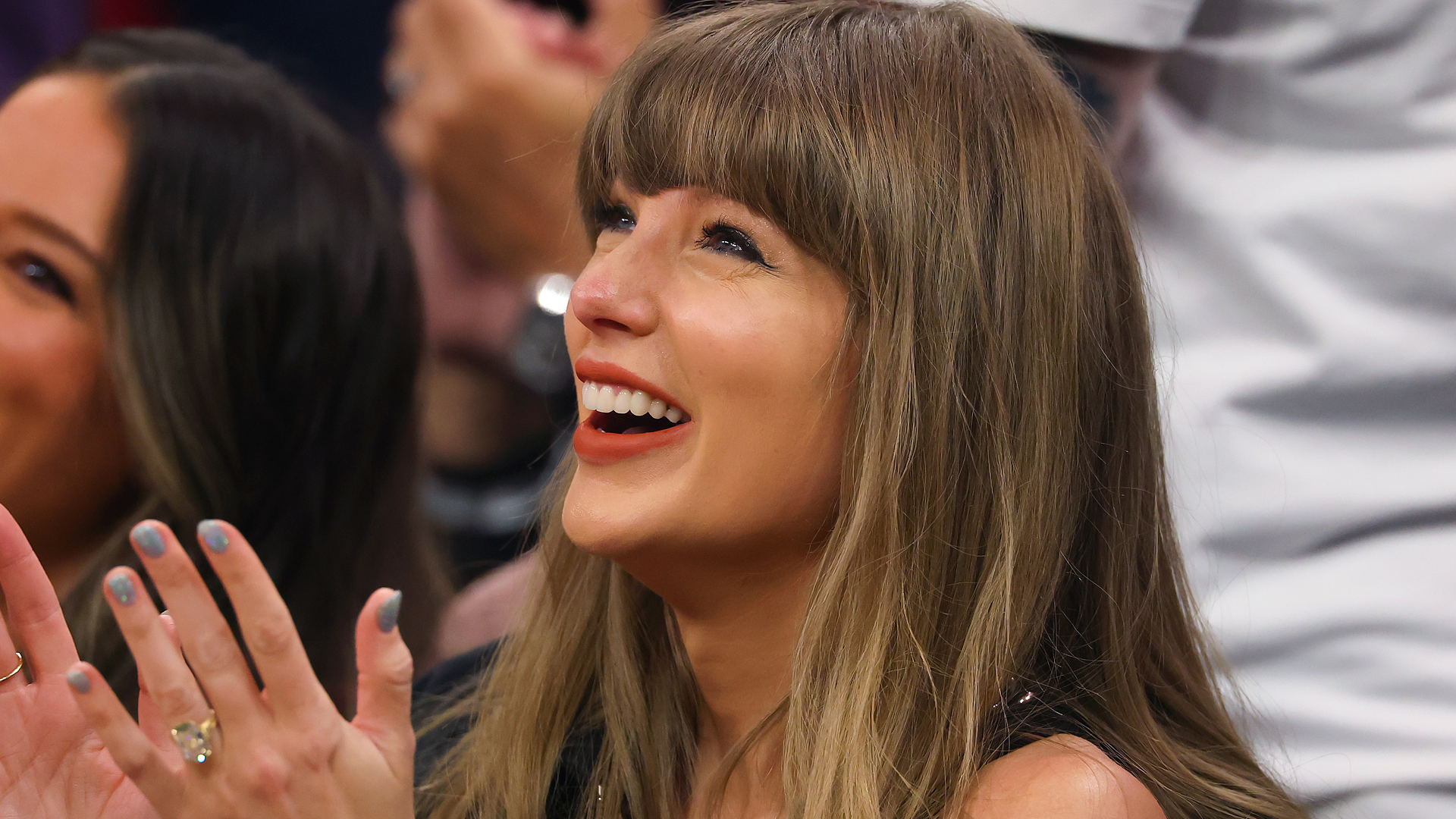 Taylor Swift attended Game 4 of the Knicks vs Spurs NBA Finals, wearing a courtside outfit