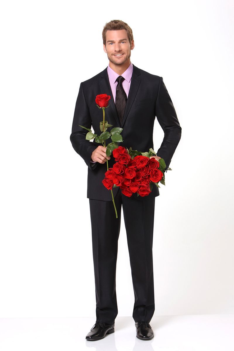 Suit, Bouquet, Formal wear, Clothing, Red, Flower, Tuxedo, Standing, Plant, Cut flowers,