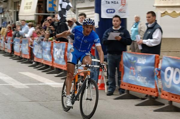 A distraught Iannis Tamouridis (SP Tableware), the race leader, crosses the finish line after crashing in the finale.