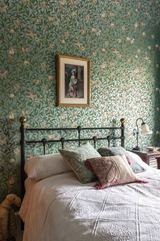 Cottage decorating ideas - bedroom with morris wallpaper