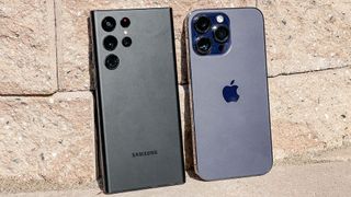 Samsung Galaxy S22 Ultra and iPhone 14 Pro Max