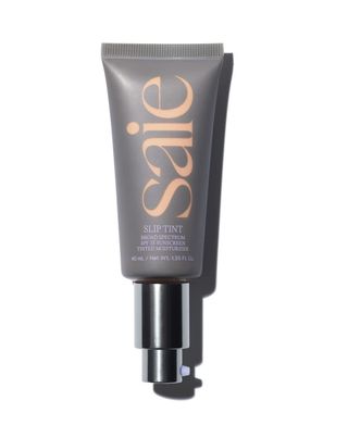 Saie Slip Tint Spf 35 Tinted Moisturizer - Pelembab dengan Daya Tutup Ringan + Tabir Surya Zinc Oxide Spektrum Luas dengan Asam Hialuronat yang Melembabkan - Warna Tiga + Setengah (1,35 Oz)