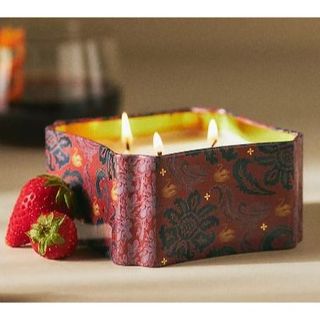 Mulled wine tin candle.