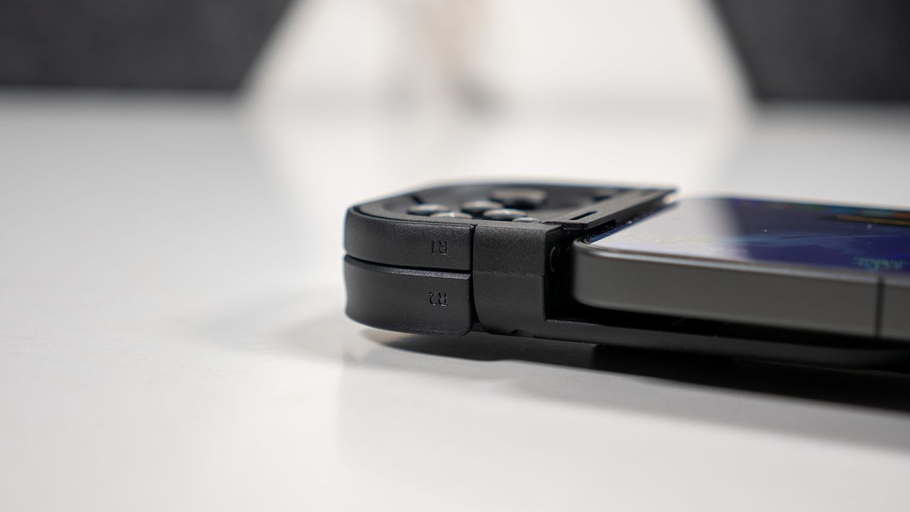 A close-up look at the Razer Prio's triggers