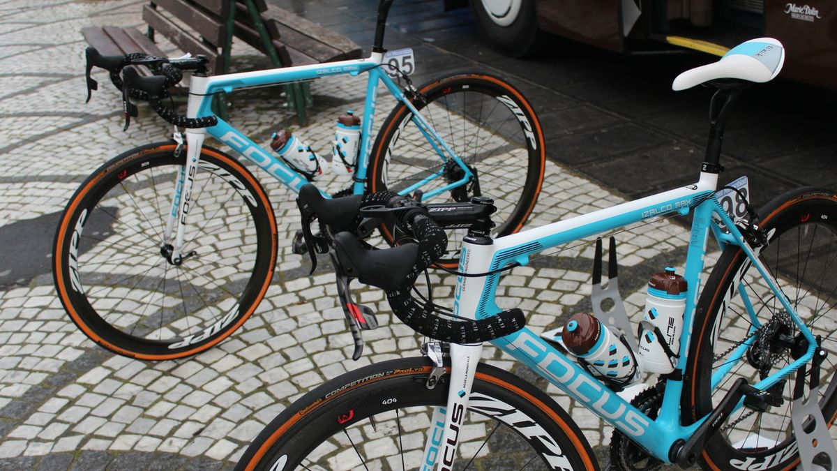 Most AG2R bikes have SRAM's wireless eTap drivetrain, but the odd mechanical group can be spotted now and again