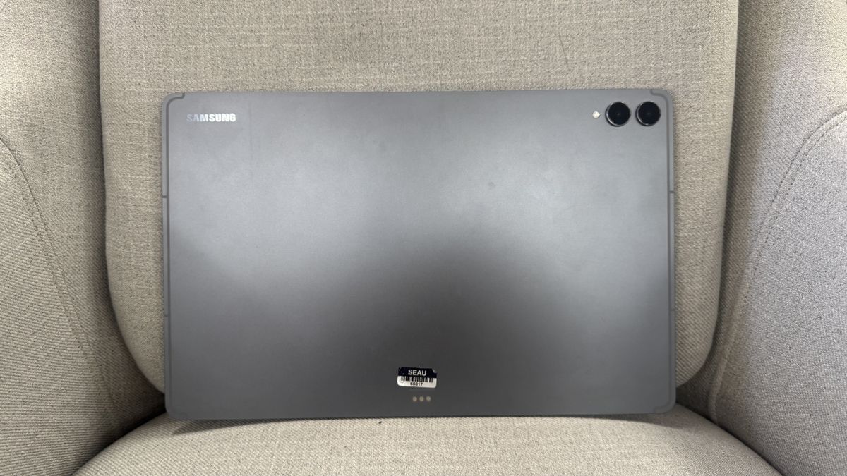 Samsung Galaxy Tab S11 Ultra back and rear cameras