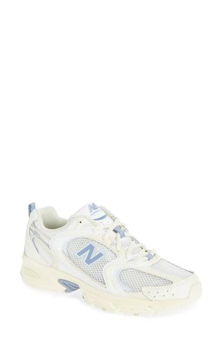 XiyJrKZuxFZrPTSE2AbrjE-320-80 أنماط الأحذية هيلي بيبر التي يحبها معروضة للبيع في Nordstrom