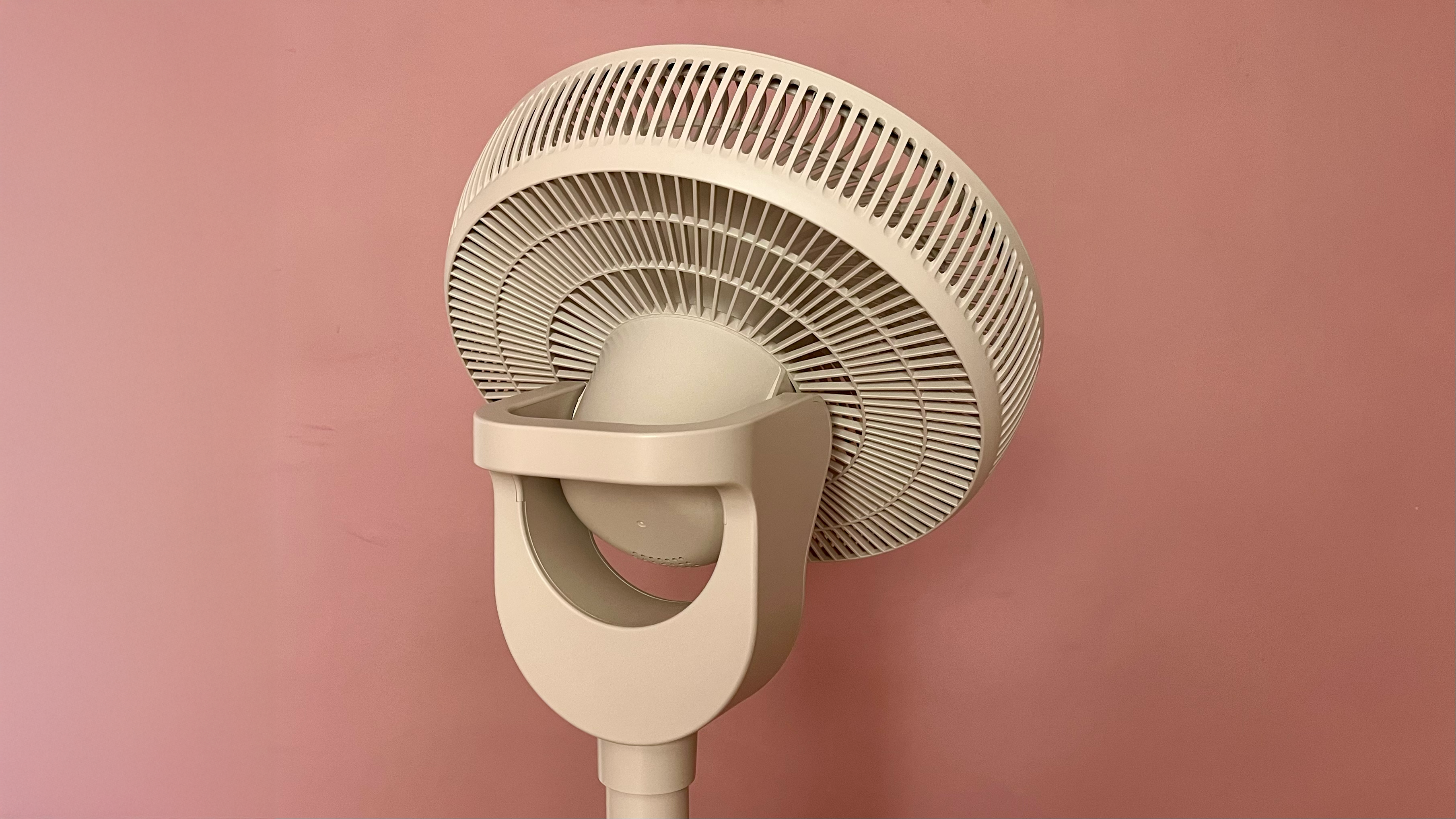 Duux Whisper Flex 2 fan on a pink background