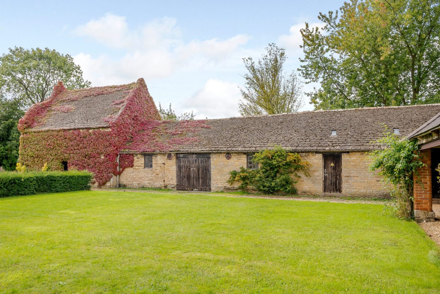 Malt-House-and-old-stable-block2-e1553079169993.jpg