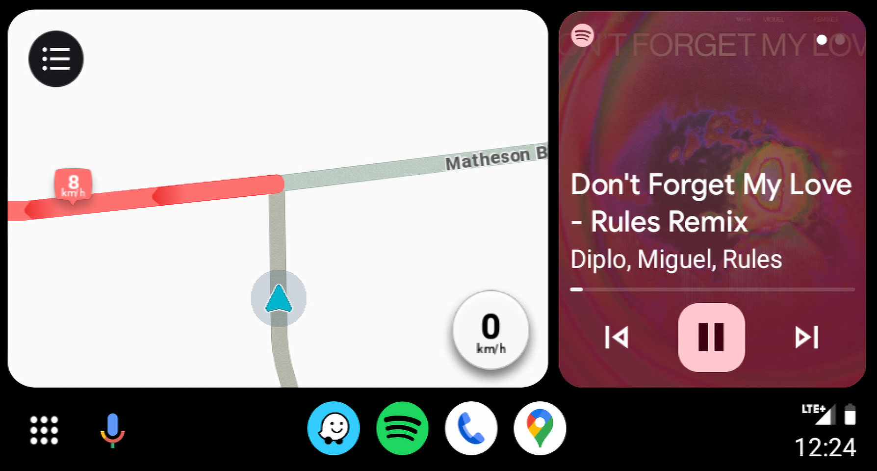 Screenshot showing split-screen mode in Android Auto.