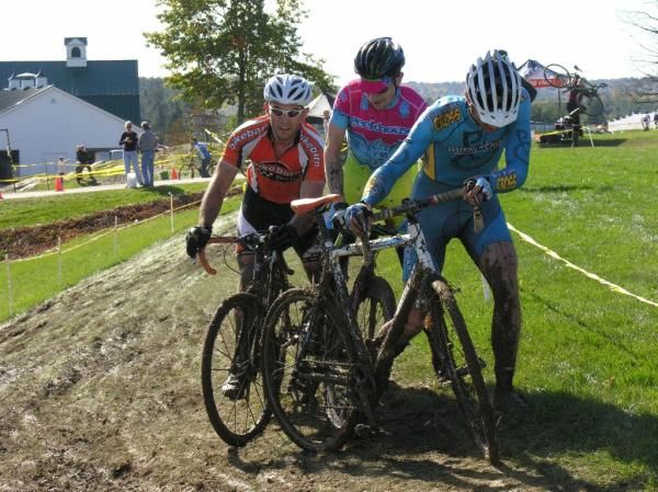 Things get a little cluttered in the men 2/3 race.