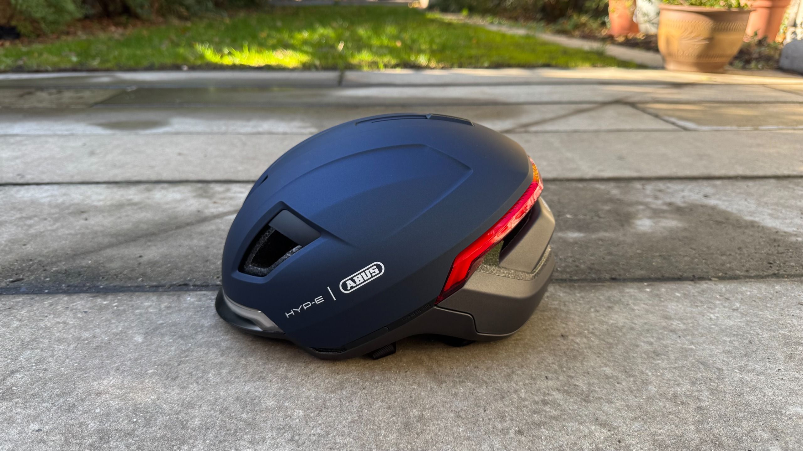 Abus Hyp-E helmet review: An urban e-bike helmet that's ready for anything, photo 2 of 8